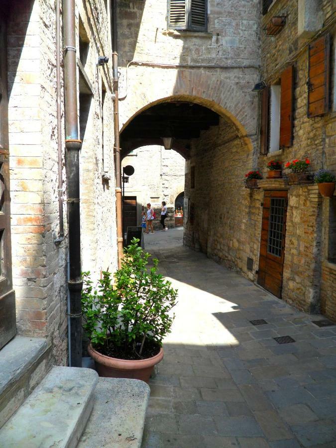 Affittacamere In Centro Gubbio Luaran gambar